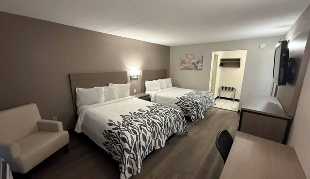 Three Deluxe 2 Queen Rooms—Relaxing, Clean & Perfect for Multi-Room Travel
