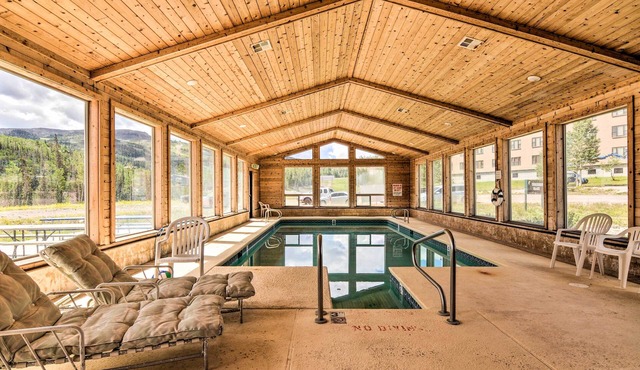 Timberbrook Village Condo: Community Pool, Hot Tub