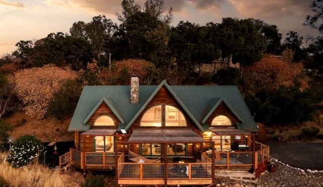 TimberTales - A cozy log cabin with magical lakeviews