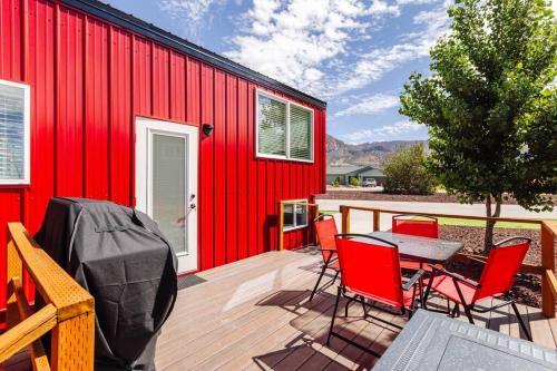 Tiny Home paradise with hottub