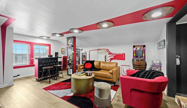 Top Floor Apt Near Churchill Downs & Expo Center