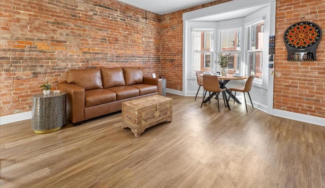 Top Floor - Mass Ave in Heart of Indy with Balcony
