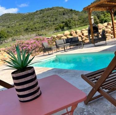 Très belle villa au calme avec piscine à Sagone