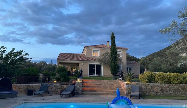 Très belle villa piscine jacuzzi grande propriété 10 pers