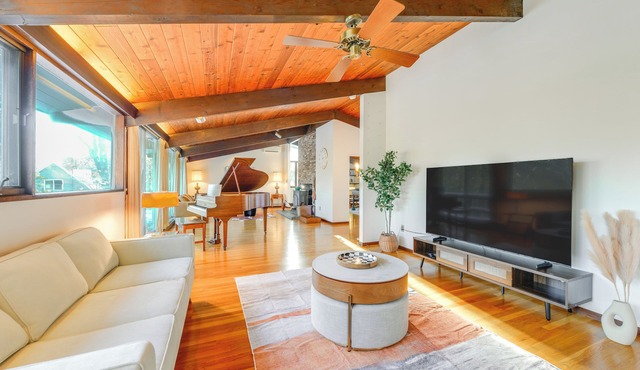 Trail Access On-Site: Gorgeous MCM Deck House!
