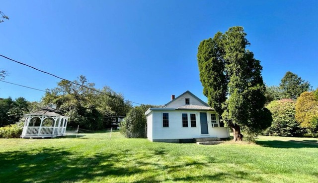 Tranquil 3 BD, 2.5 BATH in Little Compton, RI close to the So. Shore Beach