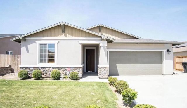 Tranquil and Spacious Family Haven by Sequoia & Kings Canyon National Park!