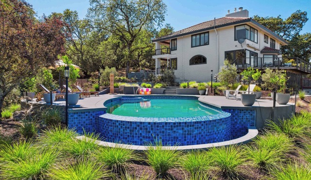 Tranquil Sonoma Retreat - Pool, Hot Tub, Bocce & Outdoor Kitchen