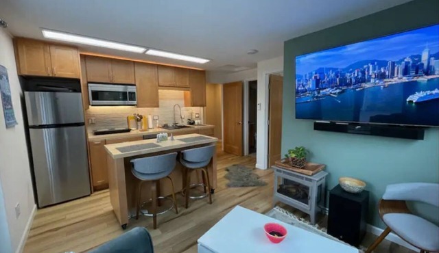Tranquility Base: 1 BR 1 BA Hood River