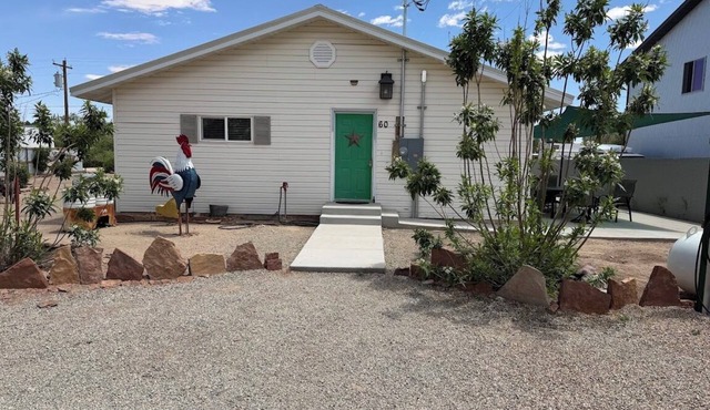 Trista's Farmhouse 4-bedroom in Hanksville with EV Charger