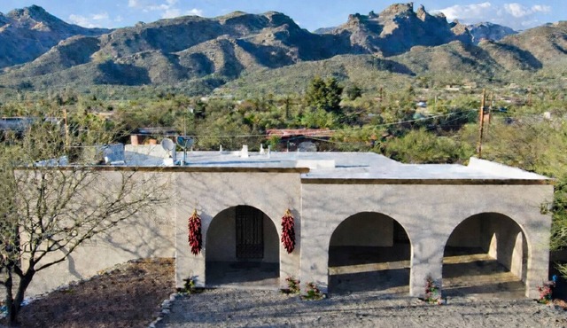Tucson Foothills Retreat w/Stunning Mountain Views/Sleeps 8