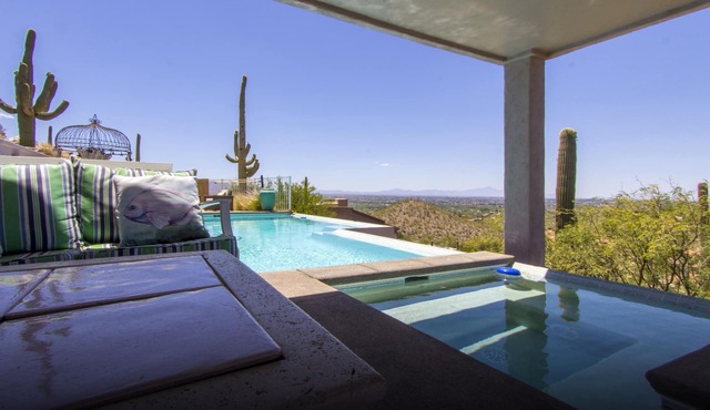 Tucson Hilltop Estate: Sleeps 9, Heated Pool & Spa, Game Room, Cantina, Gas BBQ