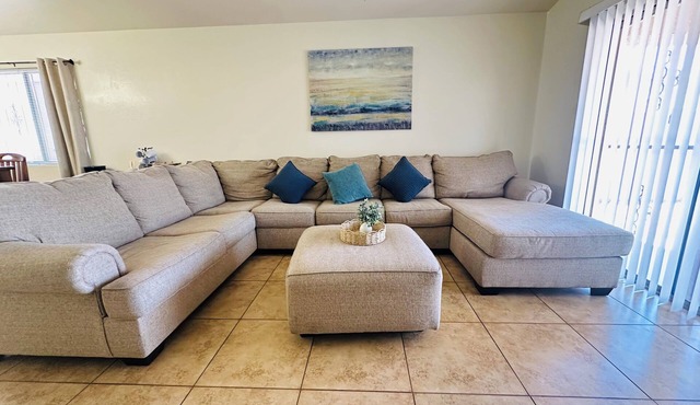 Tucson International Airport area with 3 bedroom 2 bathroom home. Sleeps 6