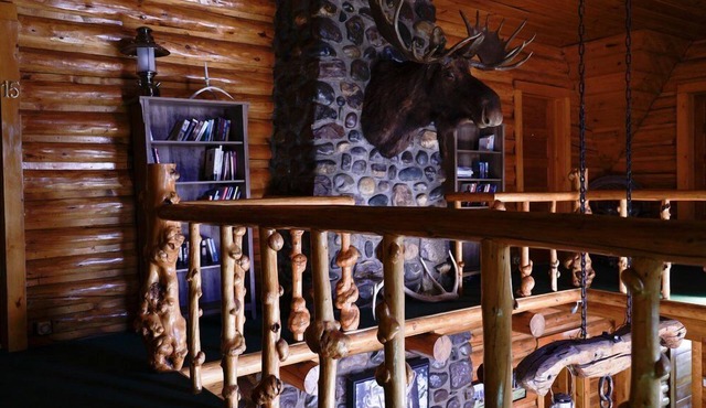Twin Pines Lodge & Cabins