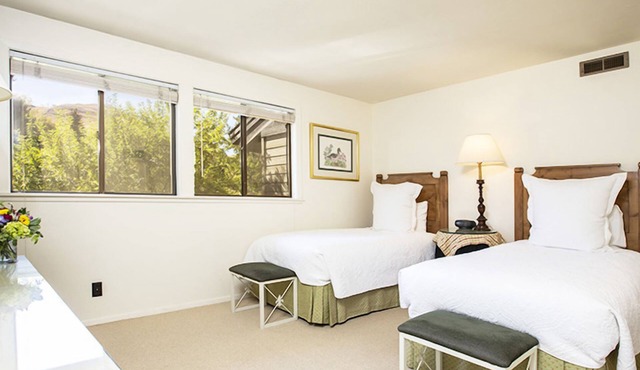 Two-Bed Village Condo w/Mountain Views & Easy Walk to Shops, Dining & Trails