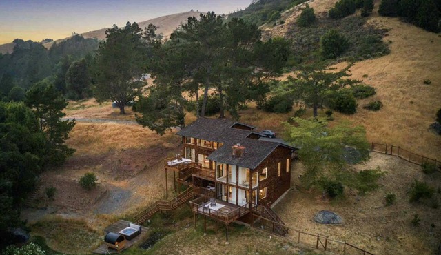 Unique private access studio with outdoor spa in paradise.