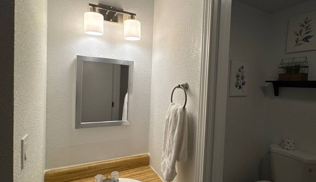 Unit 27 - Cozy 1-bedroom hotel in amazing Challenge-Brownsville with AC