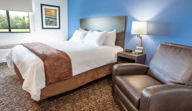 Unwind in Suite w/Kitchen Near Hidden Falls Park & Amargosa Trailhead