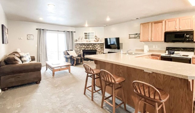 Updated 2-bedroom Condo-14-Plex # 218 with views!