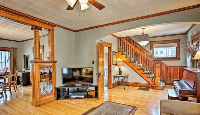 Updated Albert Lea Home By Fountain Lake & Main St