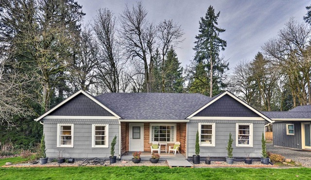 Updated Home w/ Fire Pit ~ 13 Mi to Portland!