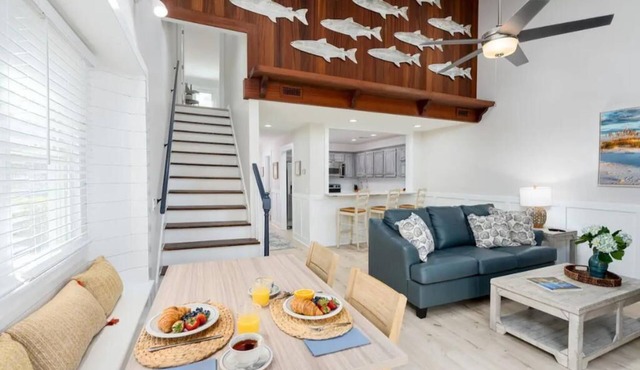 Updated/Resort StyleSleeps-8-Beach-5 min/Pool/Dining/pickle Ball-Prime location