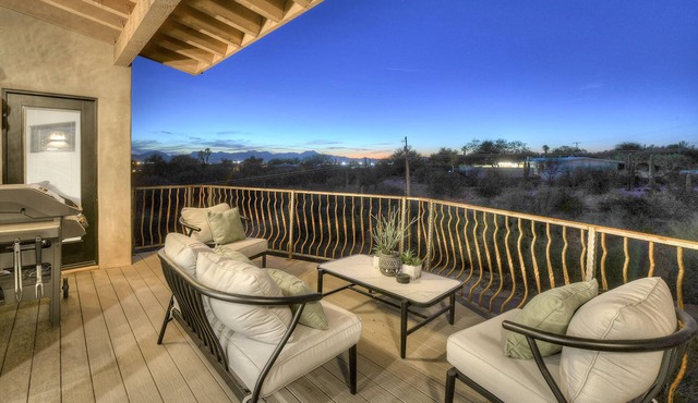 Upscale 1,200-foot spa retreat with fireplace, grill, and mountain views