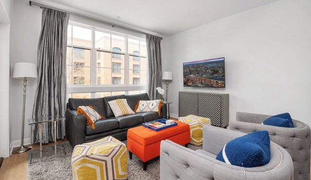 Upscale Condo in Annapolis w/Private Parking