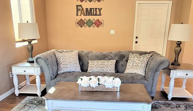 Upscale Gated House-Cold AC-Free WIFI & Parking
