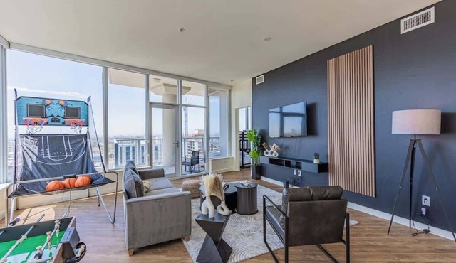 Upscale PHX Stay | Pool,Gym,Balcony,W/D,Parking