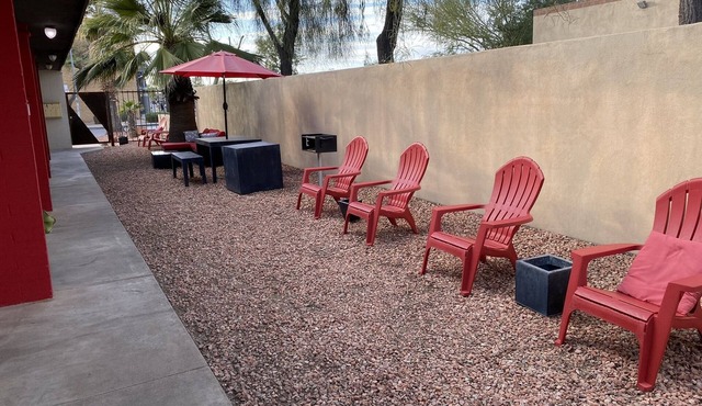 Urban escape,Next to shopping center and restaurants!
