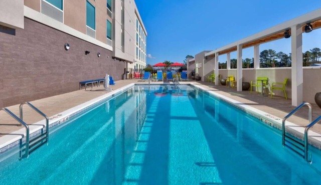 Urban Oasis! 4 Units w/FREE Breakfast and Kitchen! Pets Allowed, Parking!