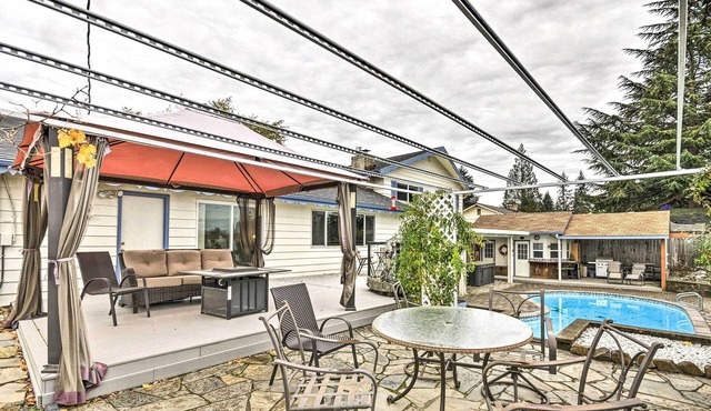 Vancouver Home w/Hot Tub < 15 Mi to Portland!