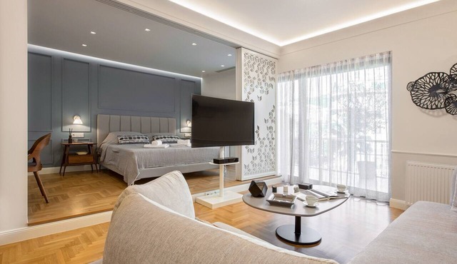Vas. Sofias 96 · Chic central Athens apartment at