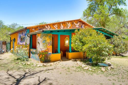 Vibrant 'Casa Paloma' w/Patio - Near Vineyards!