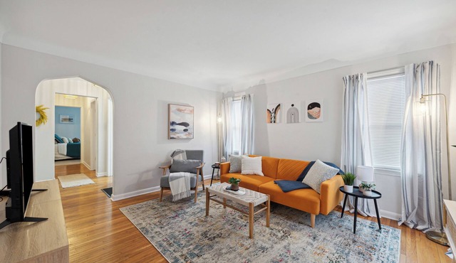 Vibrant & Colorful home w/2brs + Private office!