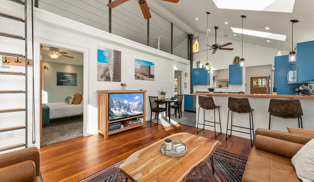 Vibrant Downtown Bungalow – Walk Everywhere!