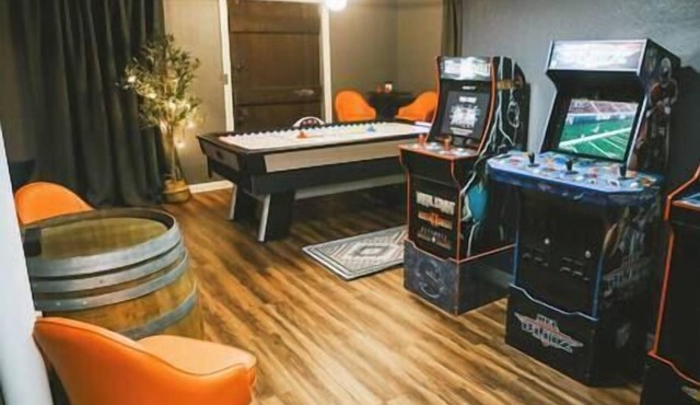 Vibrant Forest Retreat | Game Room, Spa, Fire Pit - Sleeps10