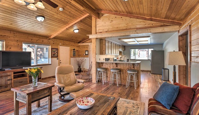 Victor Woodland Cabin Retreat w/Fire Pit