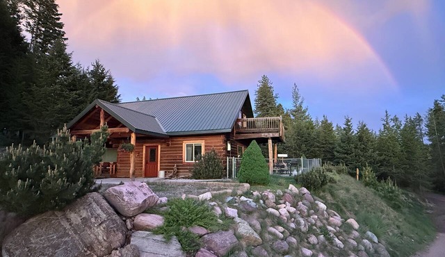 View the Mountains from the hot tub