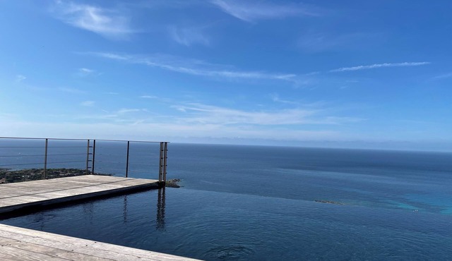 Villa 130m2, 180° panoramic sea view, 5 pers. heated infinity pool