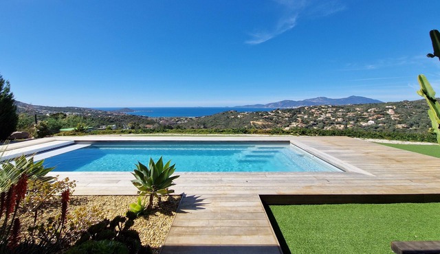 VILLA 5 Bedrooms - Panoramic View of the Gulf of Ajaccio - Heated Pool