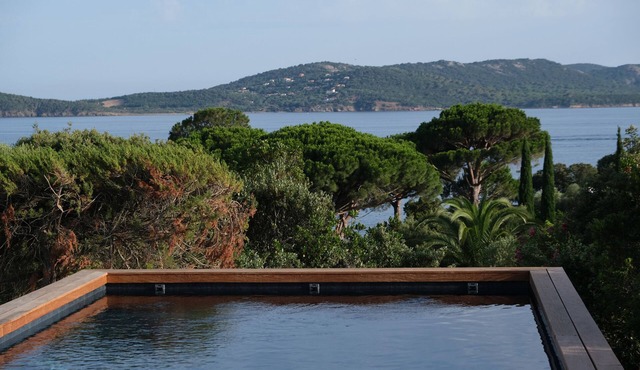 Villa 5 bedrooms private estate in Cala Rossa, walking distance to the beach, swimming pool, sea view