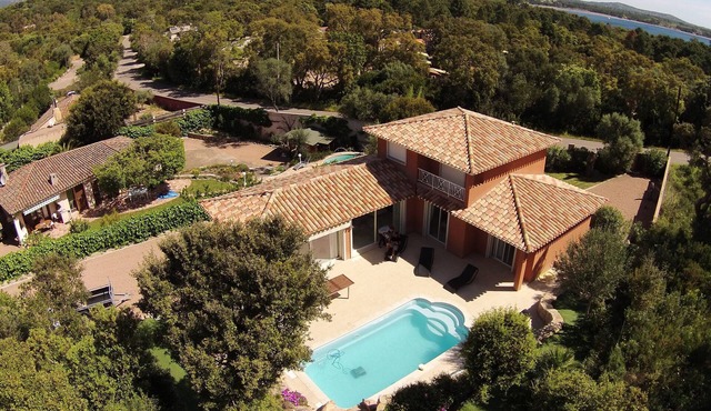 Villa 500 m from the sea Gulf of Porto Vecchio, heated pool; absolute calm.