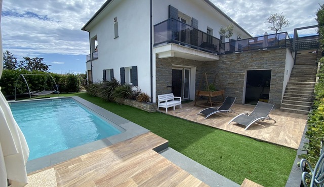 Villa and private pool - 5 min from the beaches and the city center - car rental