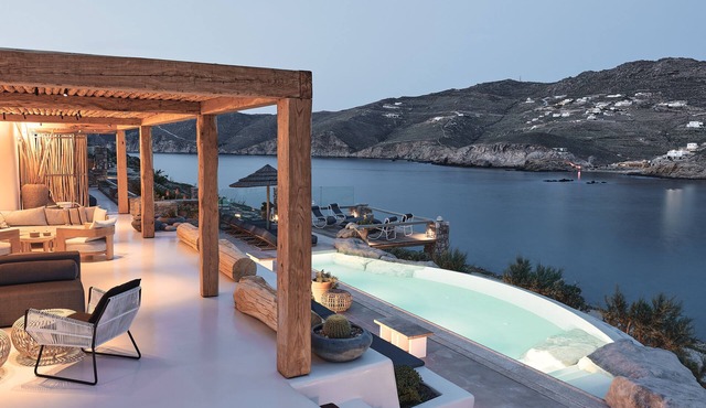 Villa Barbarossa - Elegant Beachfront Retreat with Heated Pool & Outdoor Gym