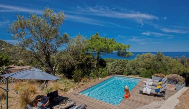 Villa Bodri: a villa between sky and sea