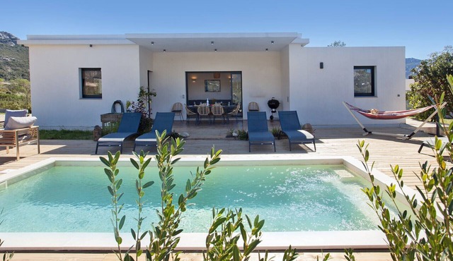 Villa Casavostra, piscine bbq pétanque à 5km de la plage de sable de Calvi
