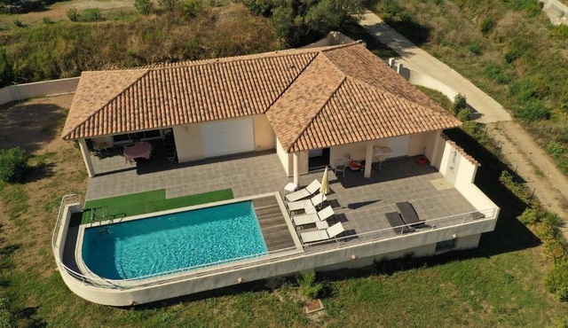 Villa climatisée avec piscine