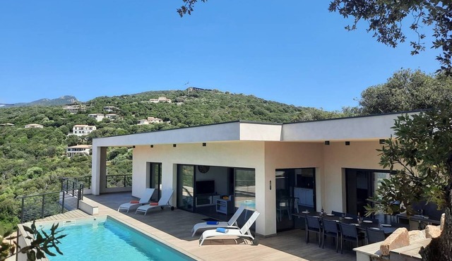 Villa Cupabia, sea view and heated pool